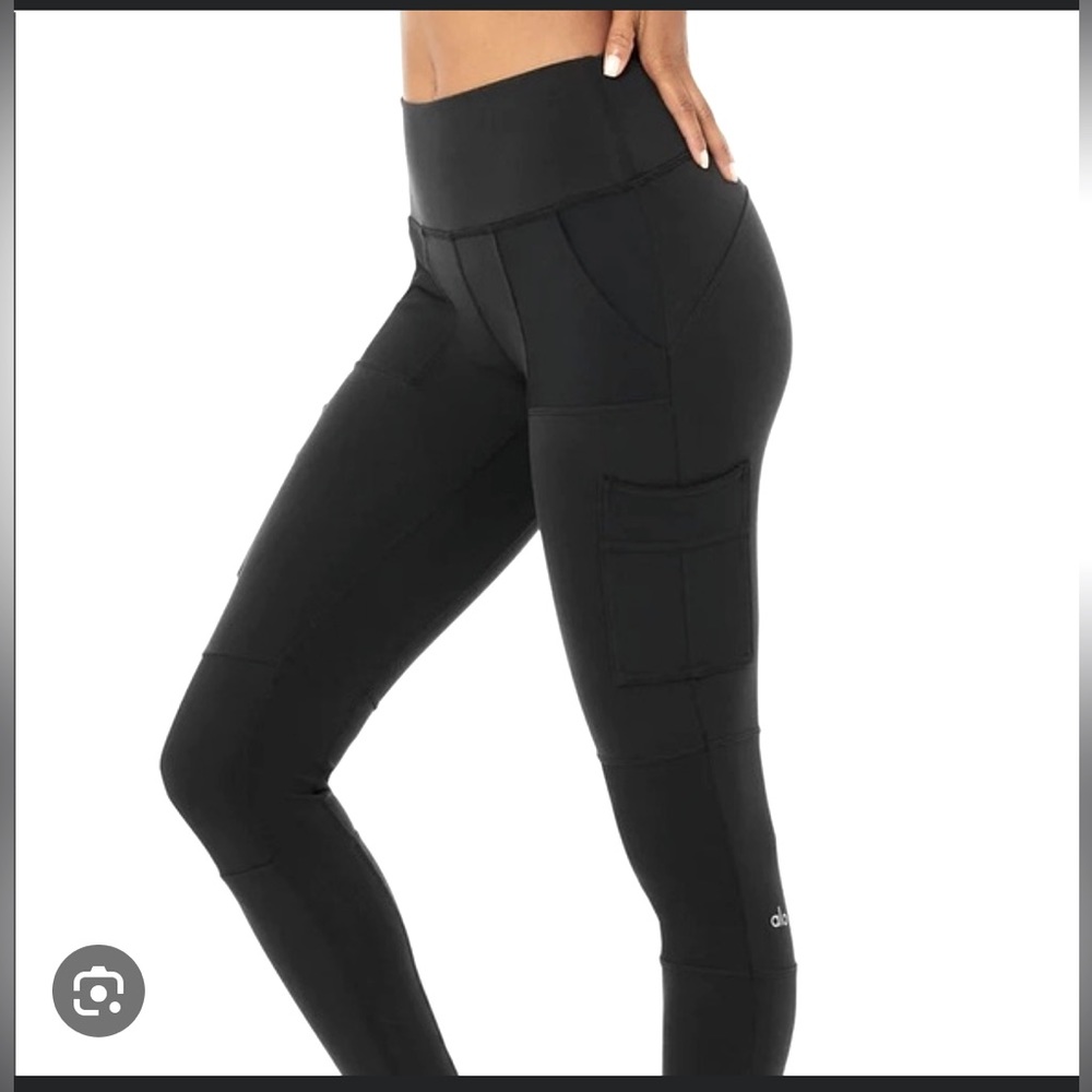 - ALO HIGH WAISTED CARGO LEGGING